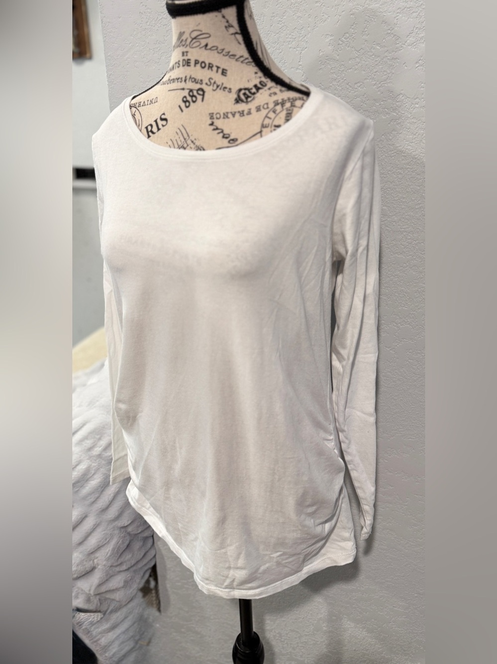 BumpStart by Motherhood Maternity White Long Sleeve Ruched Tee | Size Medium - Picture 3 of 10